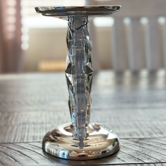 Bath & Body Works Light Up Snowflake 3-wick Pedestal Candle Holder 2025 - Picture 3 of 7